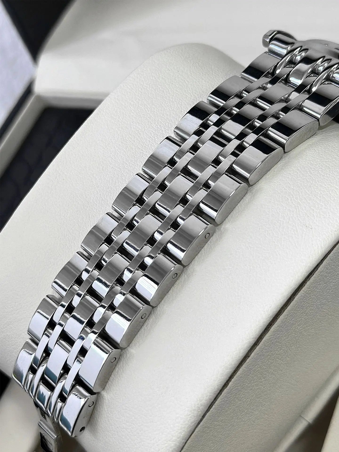 PABLO RAEZ ESSENTIAL